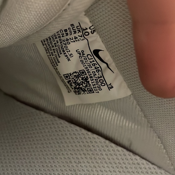 Nike Air Forces - Picture 2 of 5